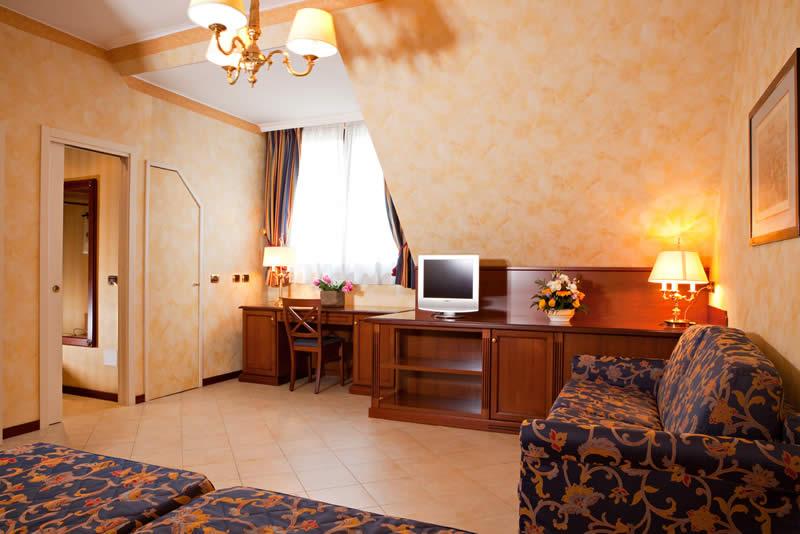 Unaway Hotel & Residence Linea Uno Milano Exterior photo