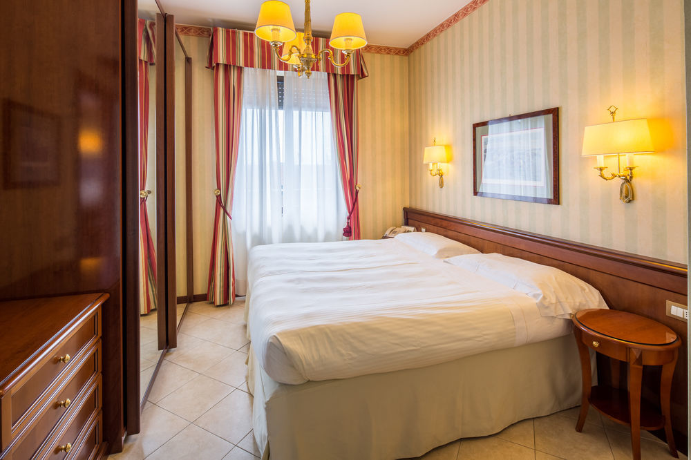 Unaway Hotel & Residence Linea Uno Milano Exterior photo