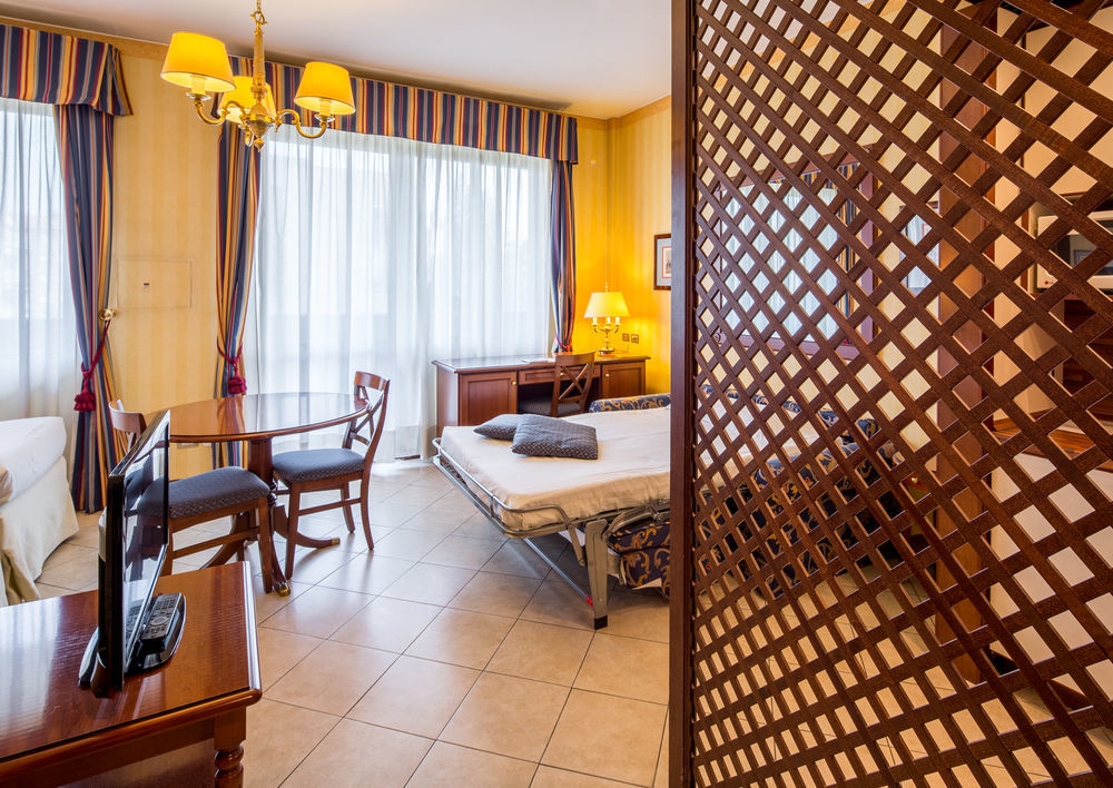 Unaway Hotel & Residence Linea Uno Milano Exterior photo