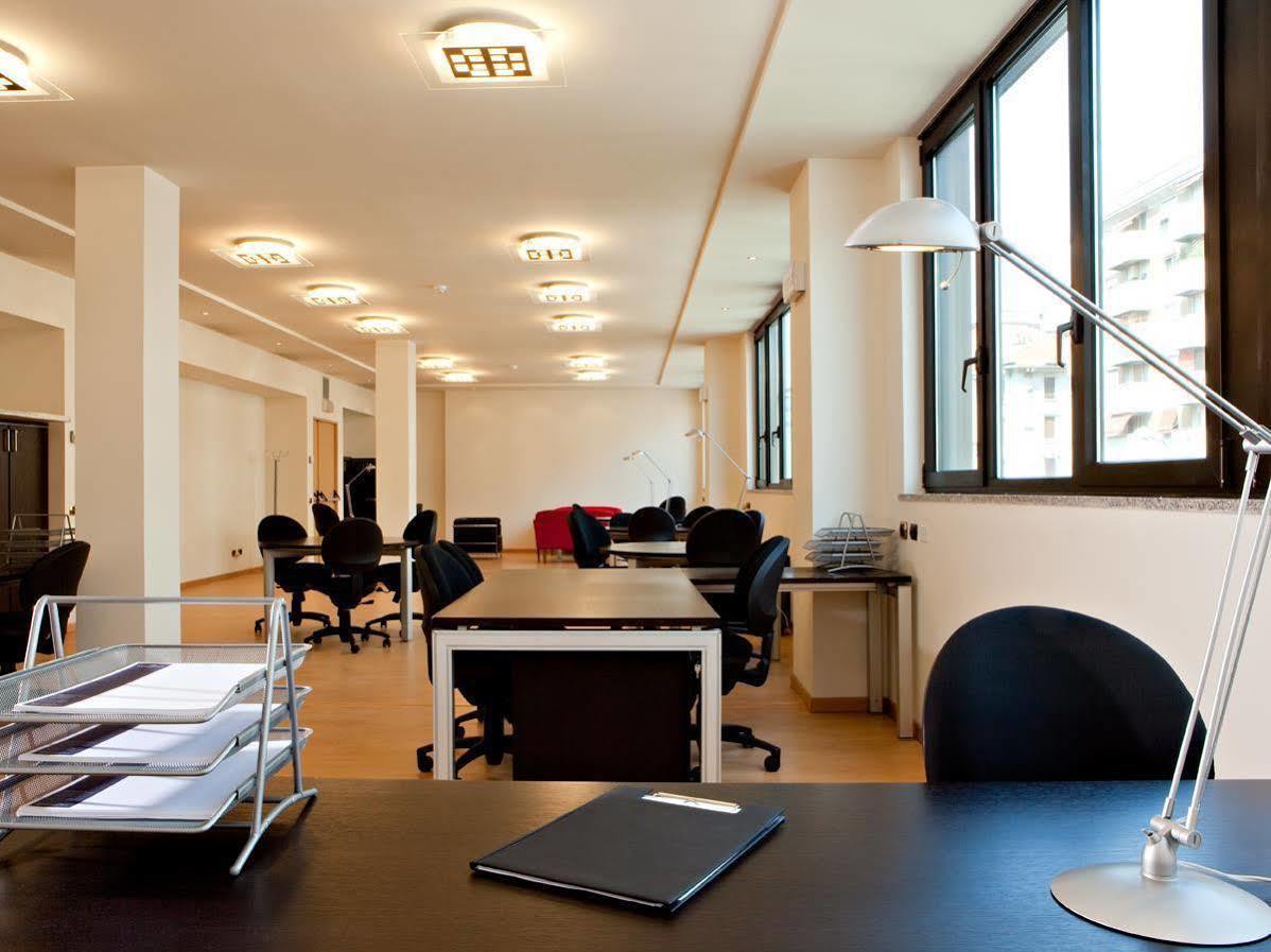 Unaway Hotel & Residence Linea Uno Milano Exterior photo