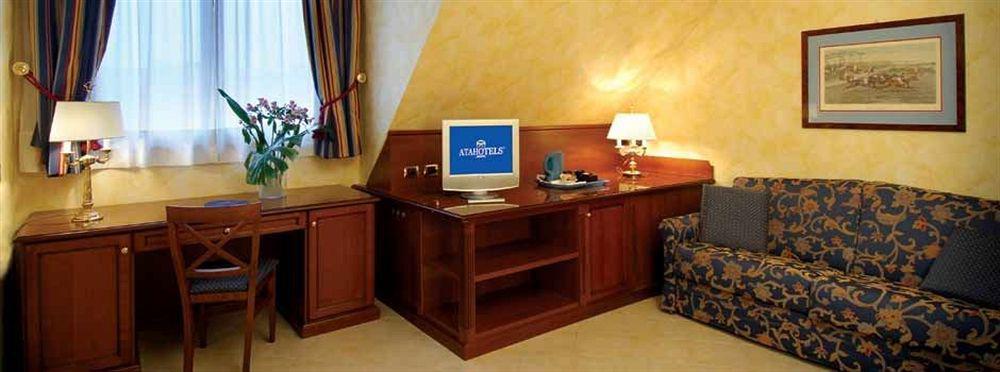 Unaway Hotel & Residence Linea Uno Milano Exterior photo